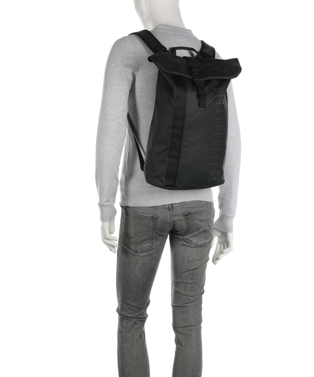Db Essential 12 Backpack black out