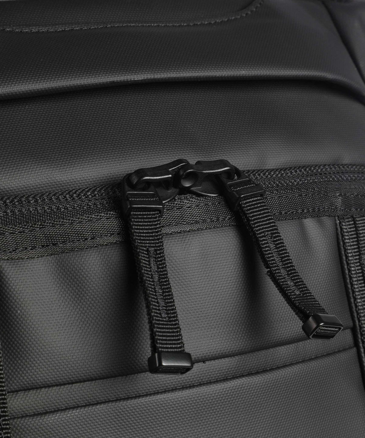 Db Hugger 60 Travel bag with wheels black out