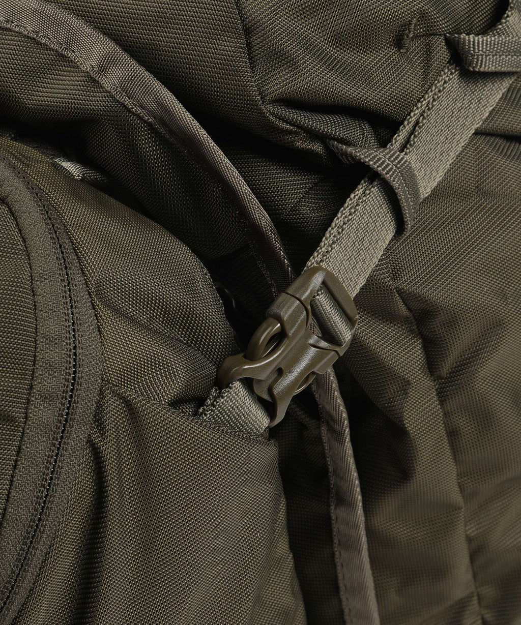 Thule Landmark 70 Travel backpack deep khaki