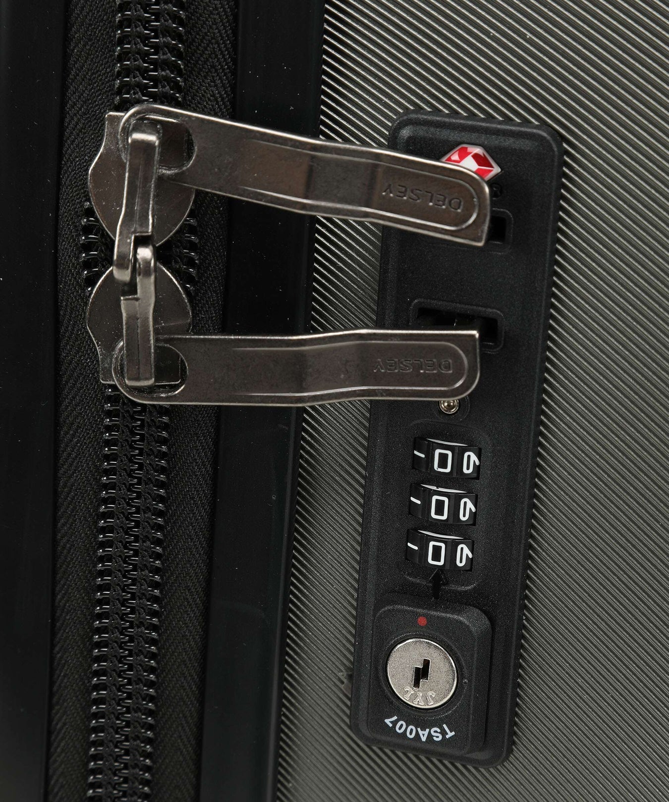 Delsey Paris Comete + Spinner (4 wheels) iguana