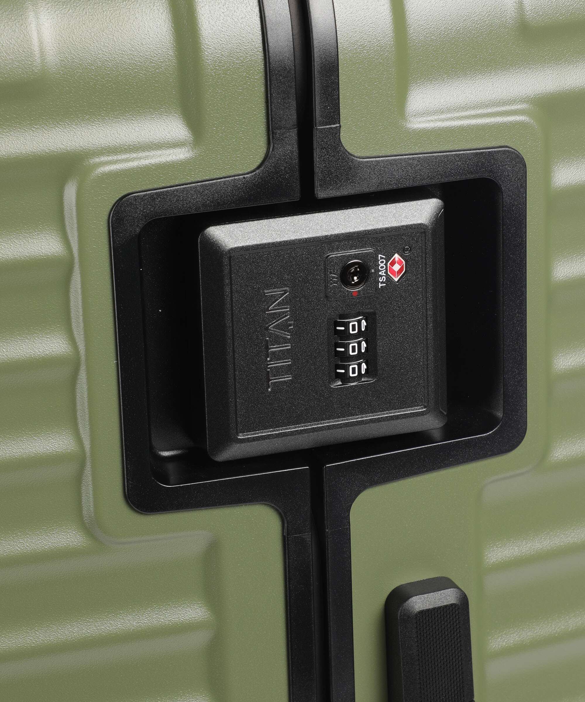 Titan Overseas Spinner (4 wheels) forest green