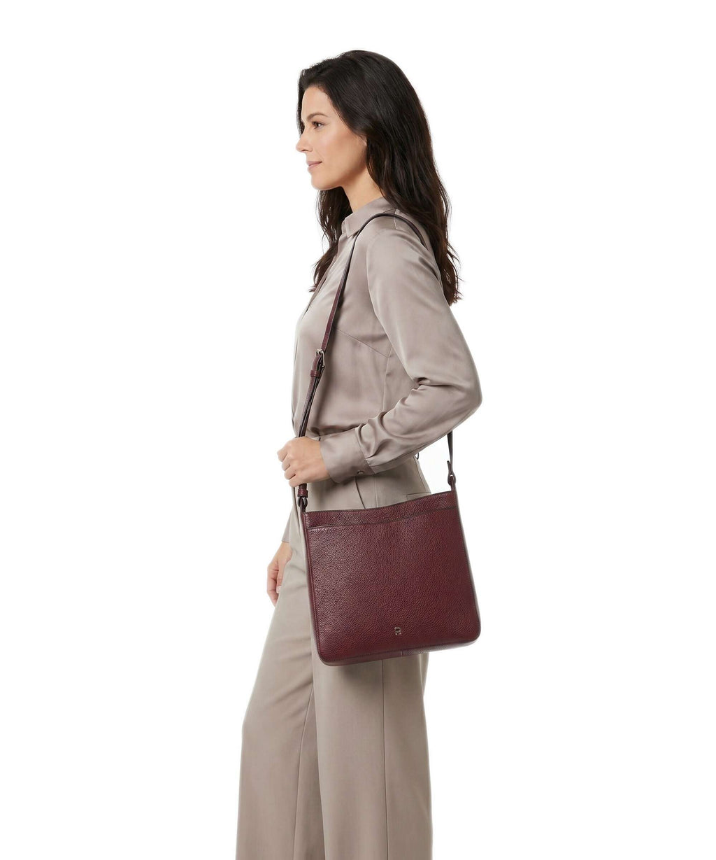 Aigner Pura M Shoulder bag burgundy