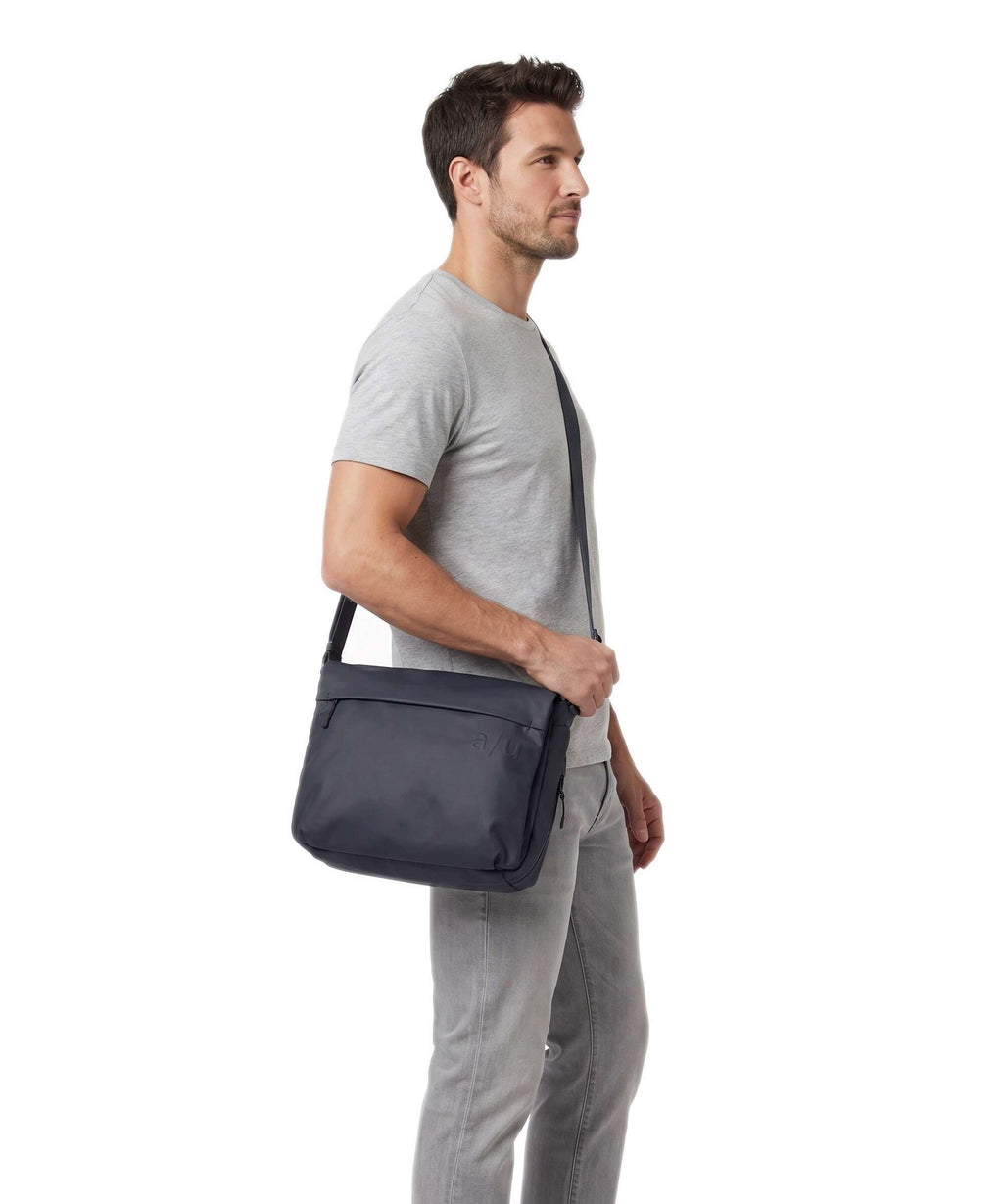 Aunts & Uncles Japan Lite Aoki Messenger bag outer space