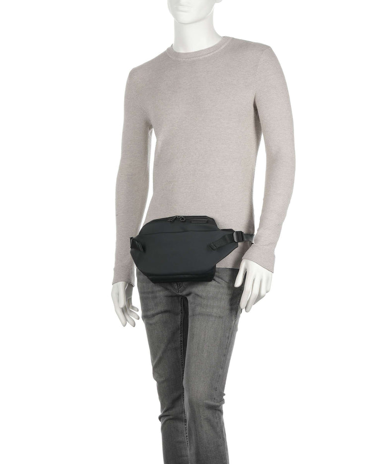 Côte&Ciel Smooth Isarau Small Fanny pack black
