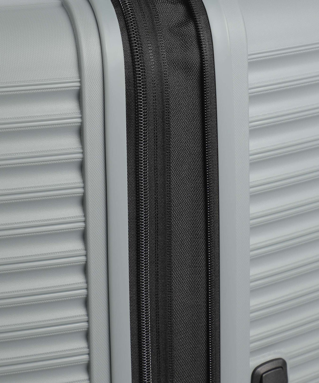 American Tourister Liftoff Suitcase set (4 wheels) charcoal grey