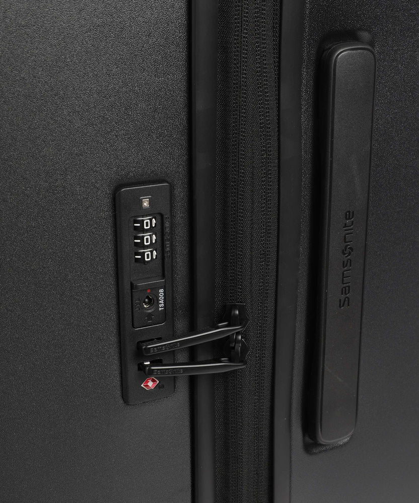 Samsonite Fyrm Spinner (4 wheels) graphite