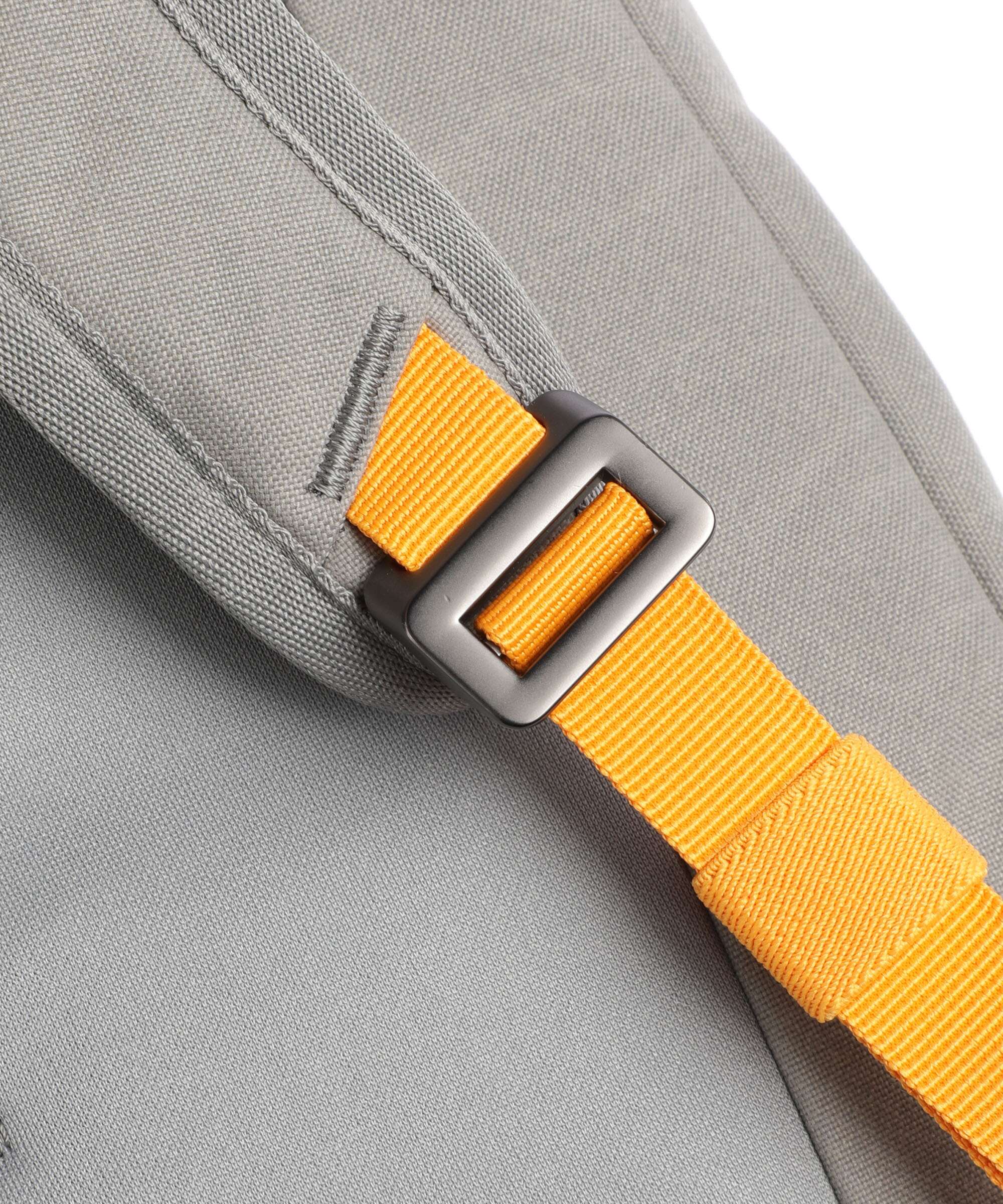 Db Hugger 25 Backpack sand grey