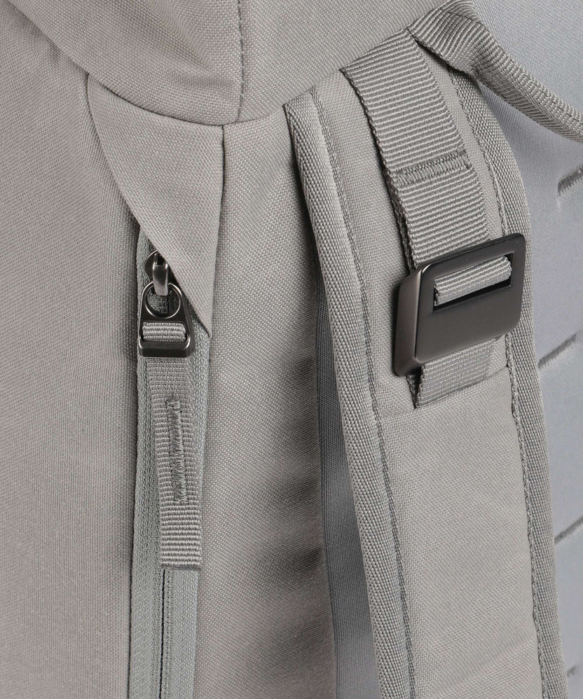 Db Hugger 30 Backpack sand grey