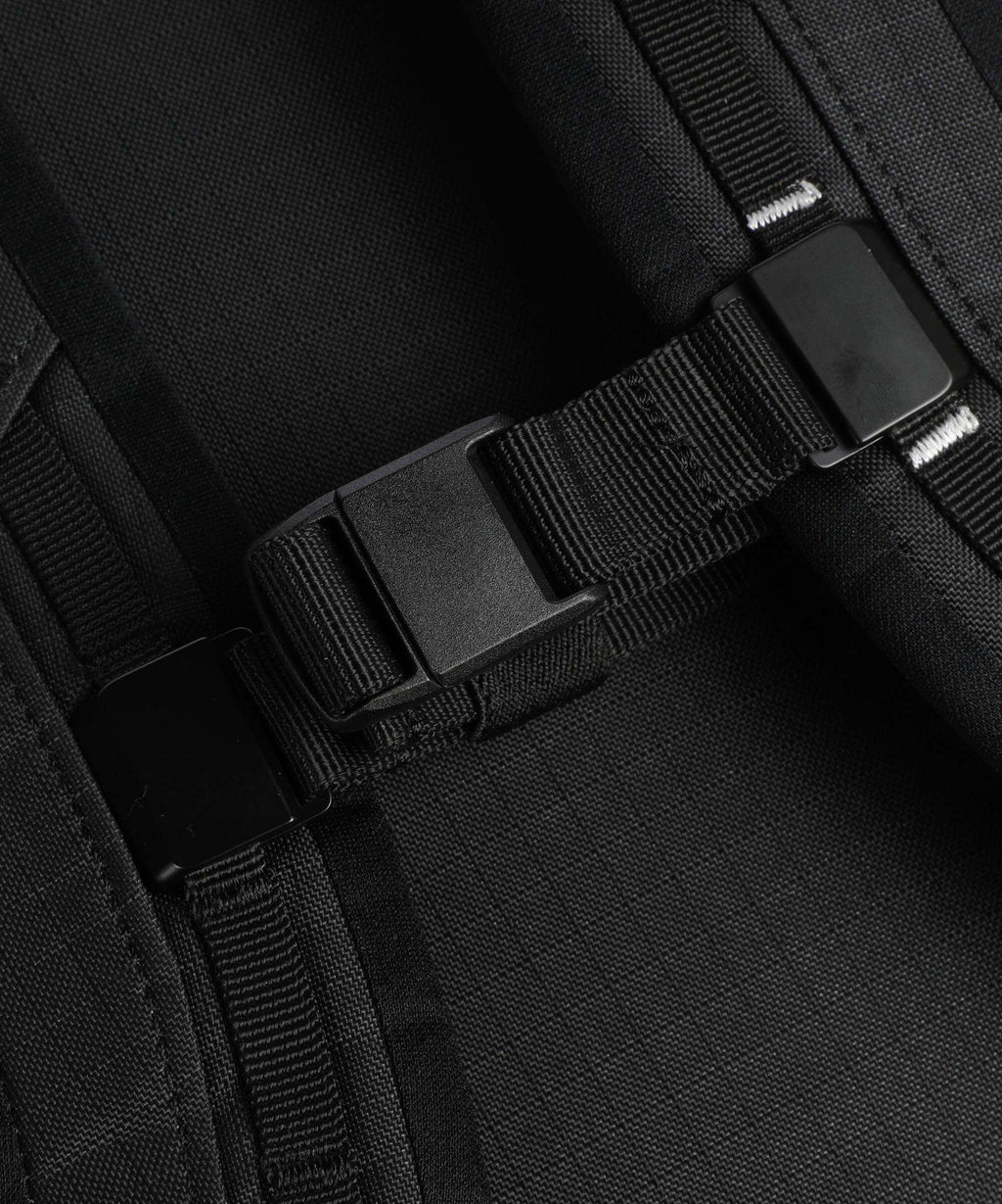 Db Essential 32 Backpack black out