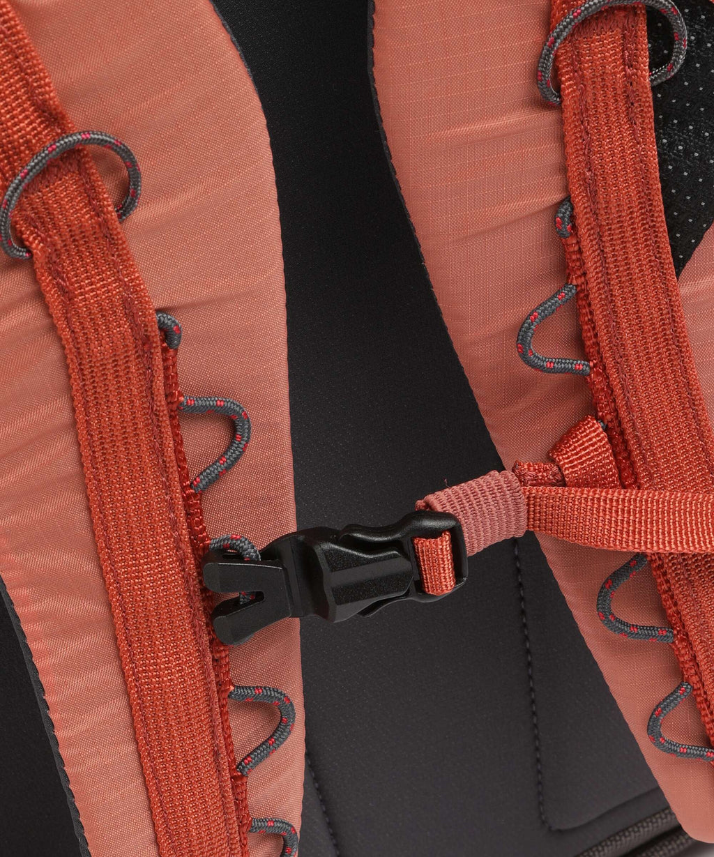 Klättermusen Gjalp 18 Backpack cloud berry