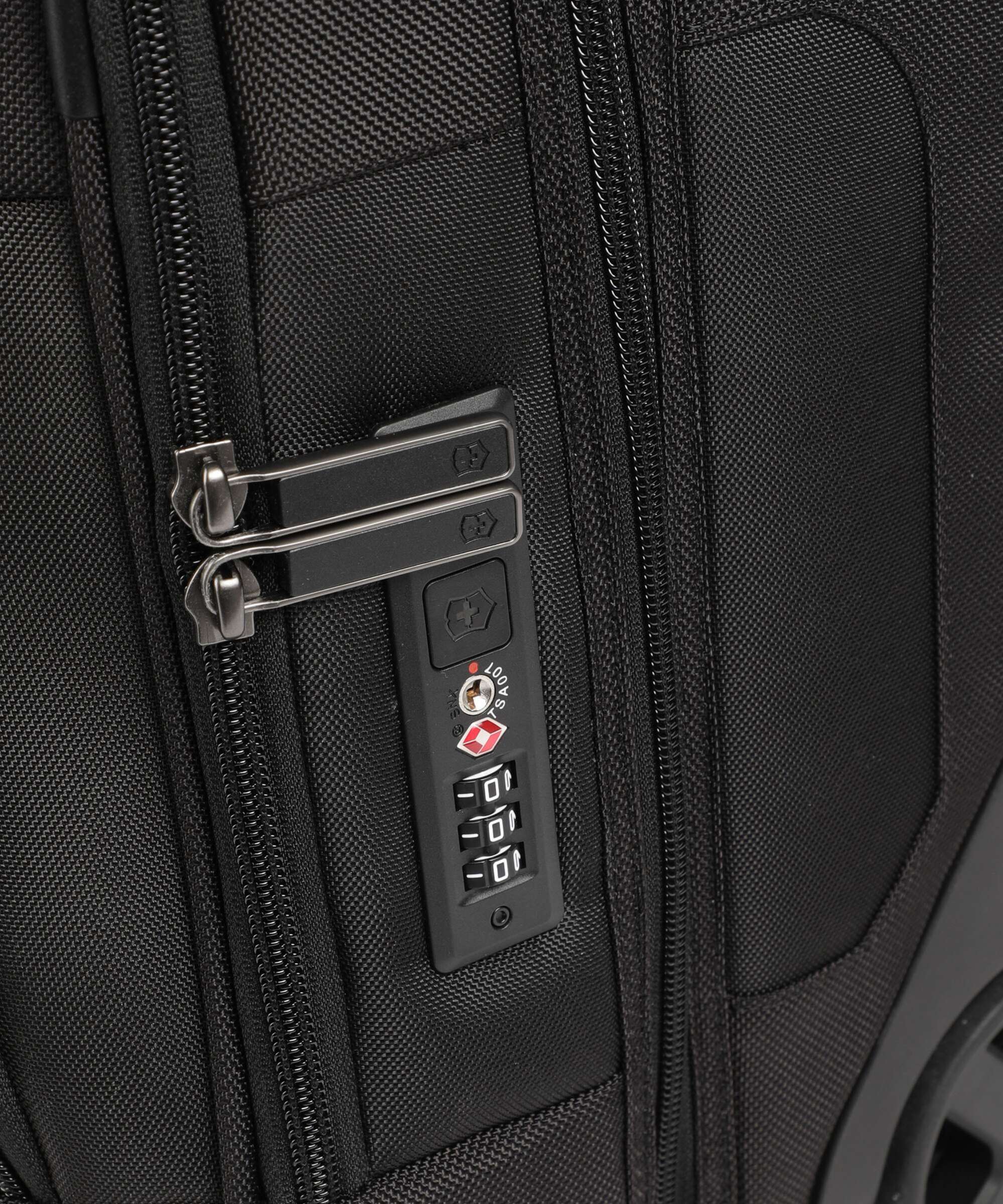 Victorinox Werks Traveler 7.0 Rolling briefcase black