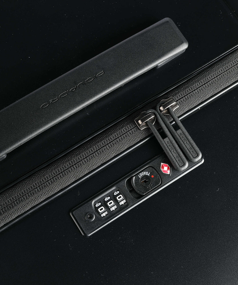 Piquadro PQ Light Spinner (4 wheels) matt black