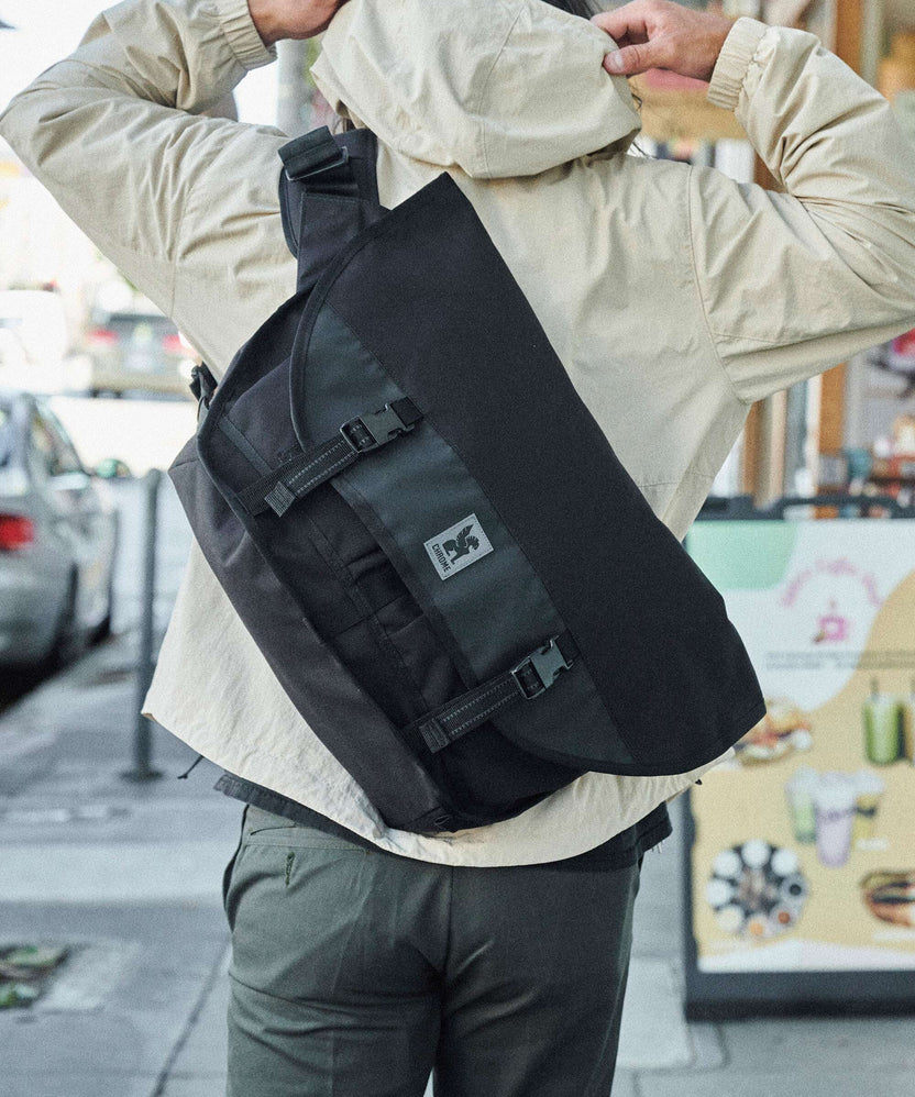 Chrome Citizen 24L Messenger bag black