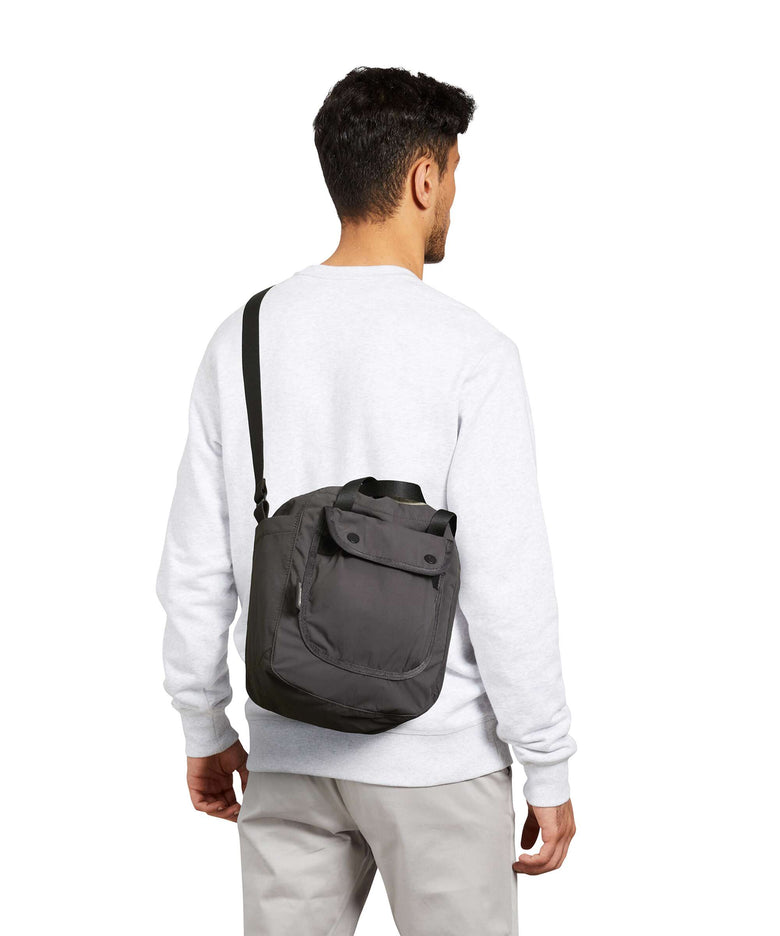 Bellroy Cinch 9 Bucket bag sand dune