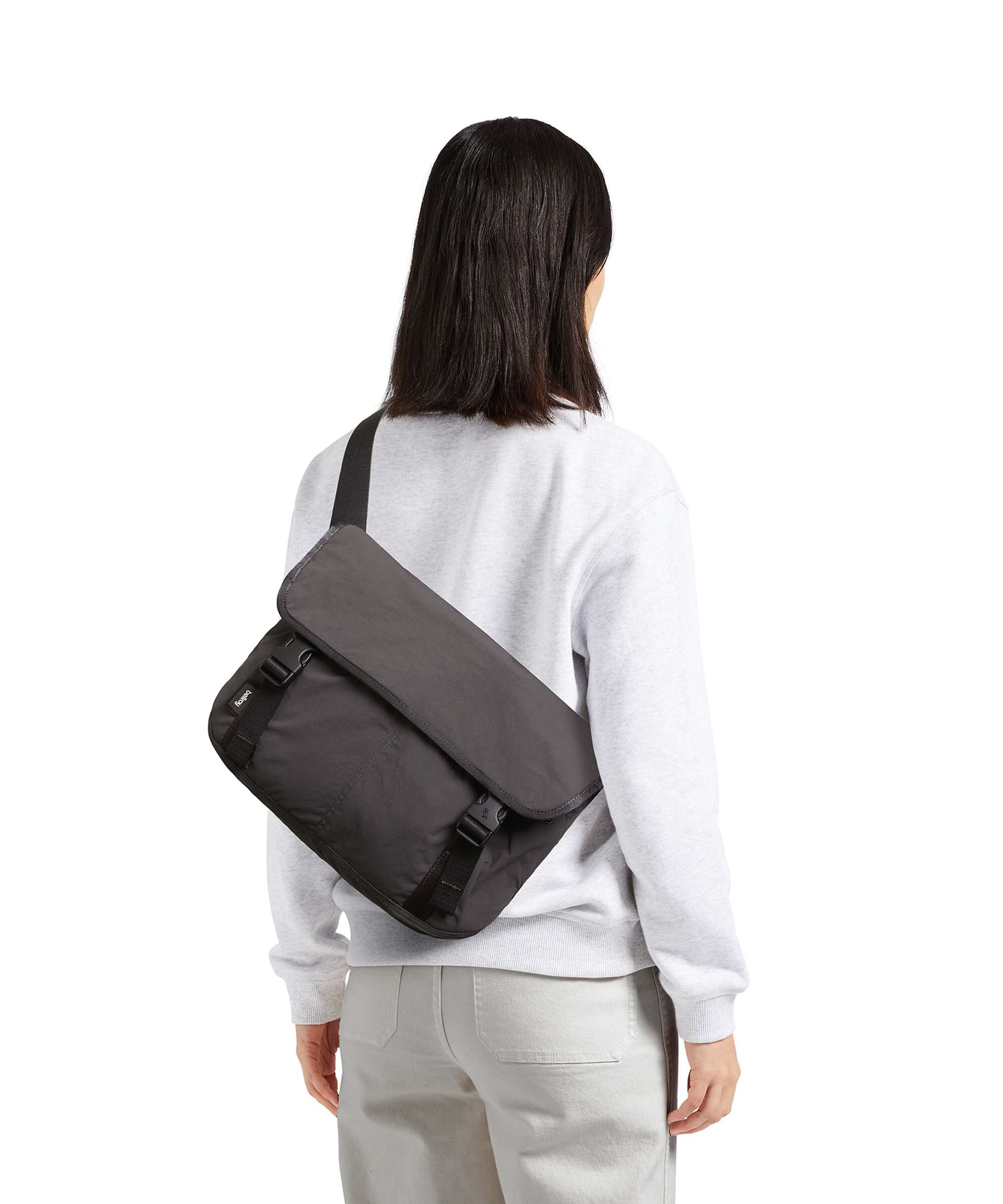 Bellroy Cinch 12 Messenger bag charcoal