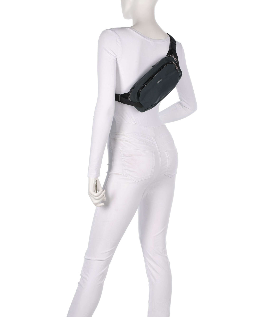 Bellroy Venture 2.5L Ready Fanny pack deep ocean